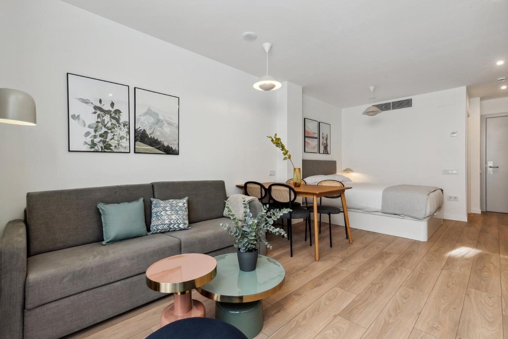 Limehome Valencia Carrer Del Pare Palau I Quer Exterior foto
